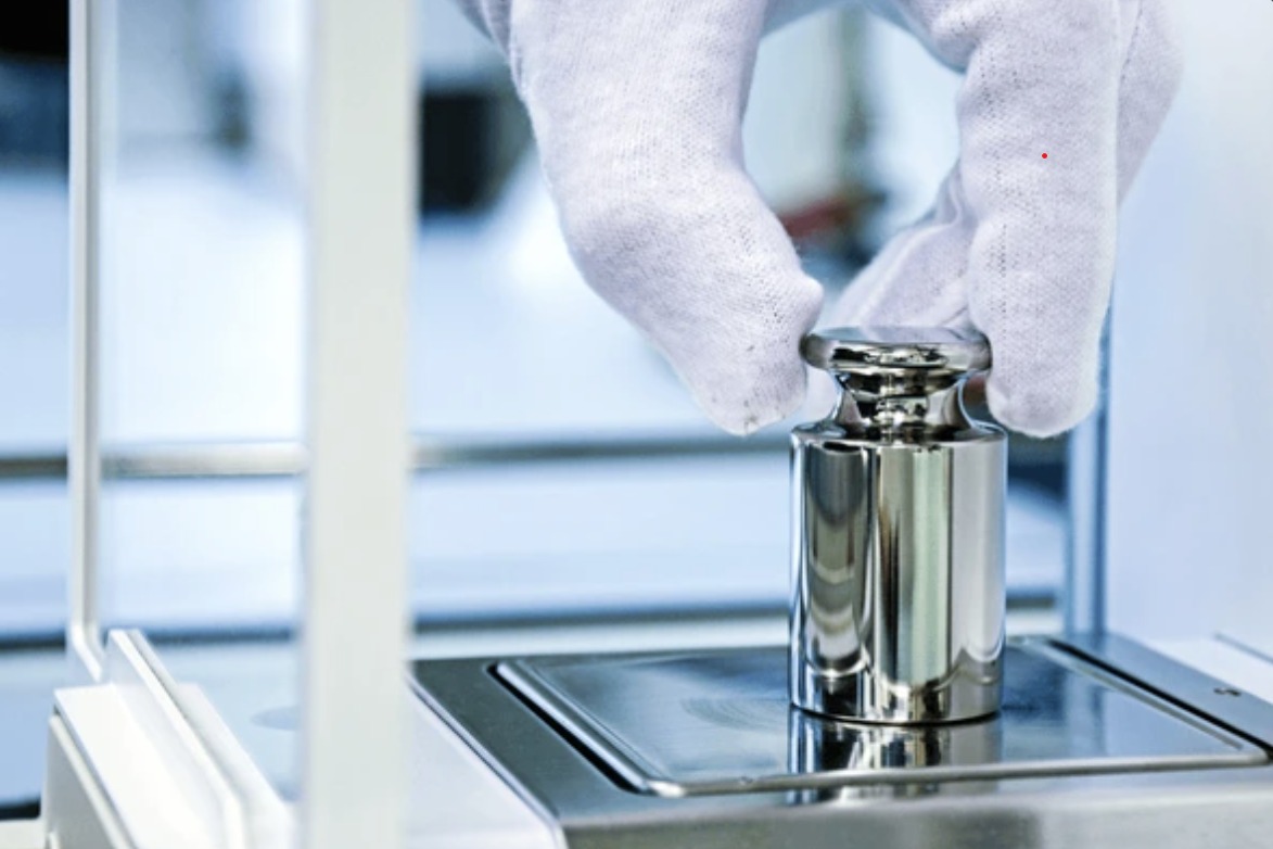 Gekalibreerde gewichten gereed voor levering bij MASSLAB